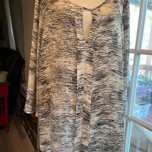 Rose & Olive Black and Cream Textured V‑Neck Blouse